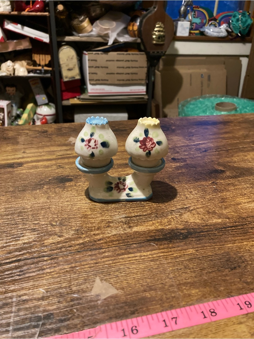 Vintage salt & pepper shakers by Foreign - Picture 9 of 9